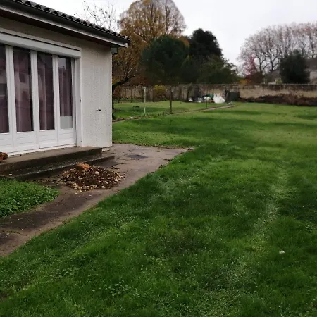 La Pomponnette 住宿加早餐酒店 Bouresse